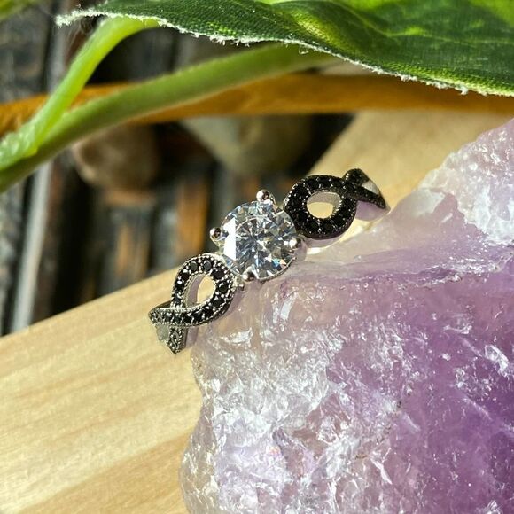 Black Onyx Infinity Cubic Zirconia Solitaire Sterling Silver Ring Sizes 7 & 9 - Picture 2 of 6
